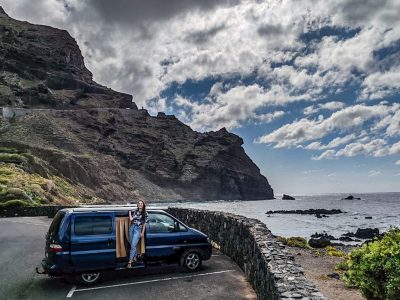 Furgonetas camperizadas en Tenerife con vistas al mar Furgonetas camperizadas en Tenerife con vistas al mar